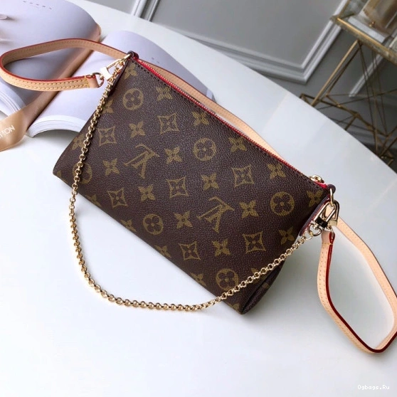 CHANELUTCH Vuitton Louis PALLAS 0114